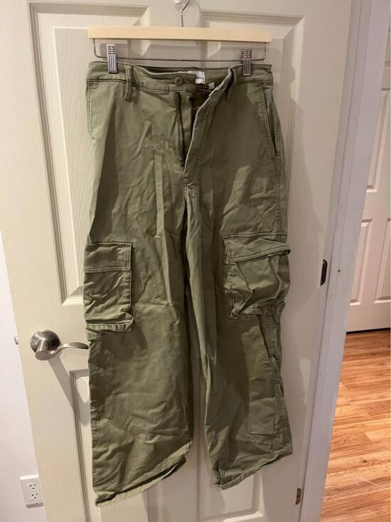 Aritzia TNA Cargo pants green size 6 - Picture 1 of 2